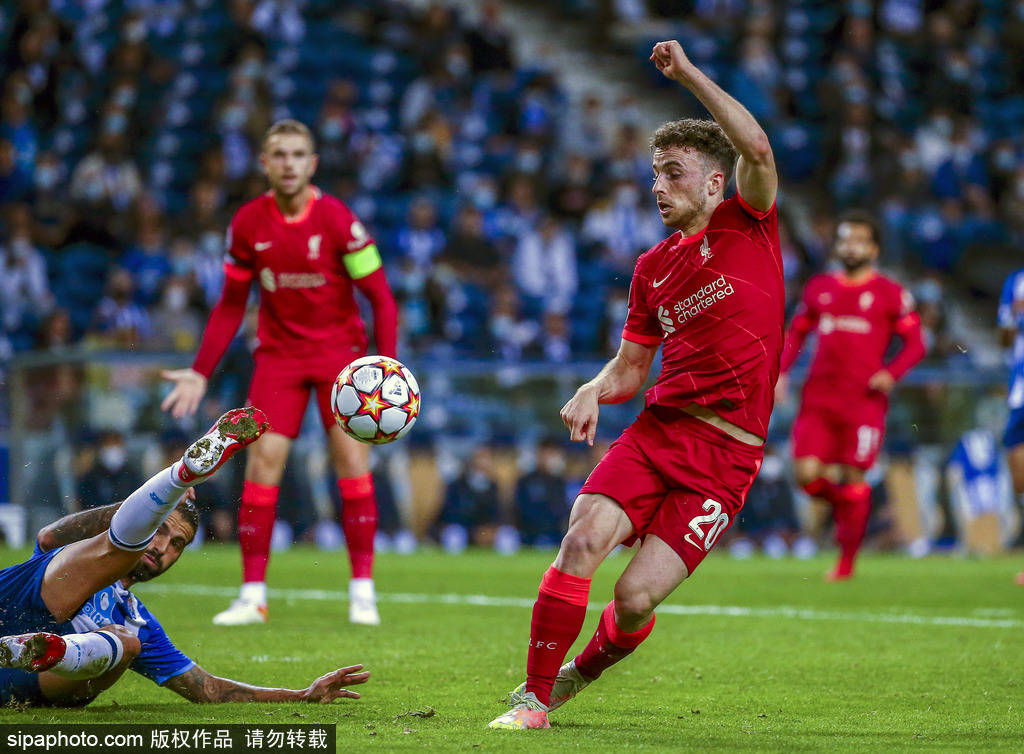 她在采访中 她在采访中