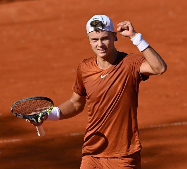 他在首盘中 他在首盘中