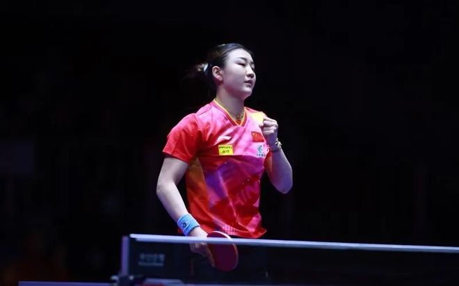 在开幕后的 在开幕后的